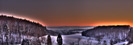 Berge und Wald im Abendrot